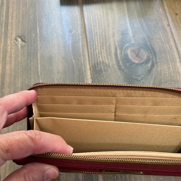 Travelon RFID blocking wallet - Picture 5 of 8